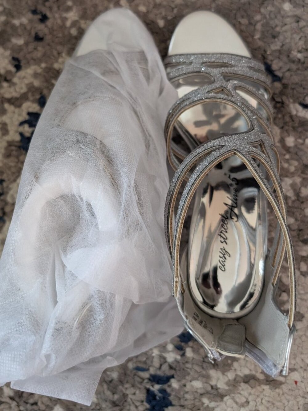 Cute Silver Easy Street Womens Sandals size 7.5